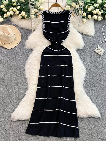 Hepburn-style black camellia striped U-neck knitted vest dress for women, summer high-waisted slimming A-line base skirt