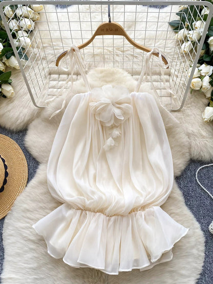 Fairy-like top, summer 2025, atmospheric three-dimensional floral camisole with a fitted waist and ruffled hem, chiffon vacation vest.