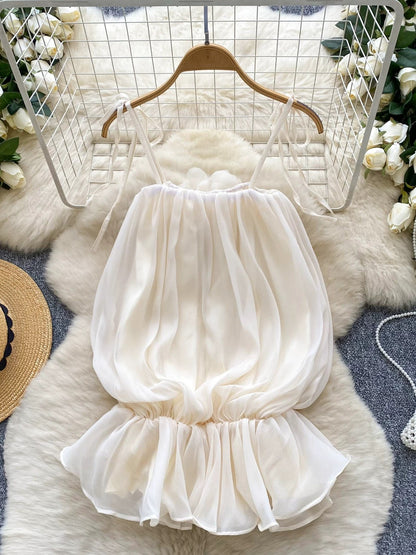 Fairy-like top, summer 2025, atmospheric three-dimensional floral camisole with a fitted waist and ruffled hem, chiffon vacation vest.