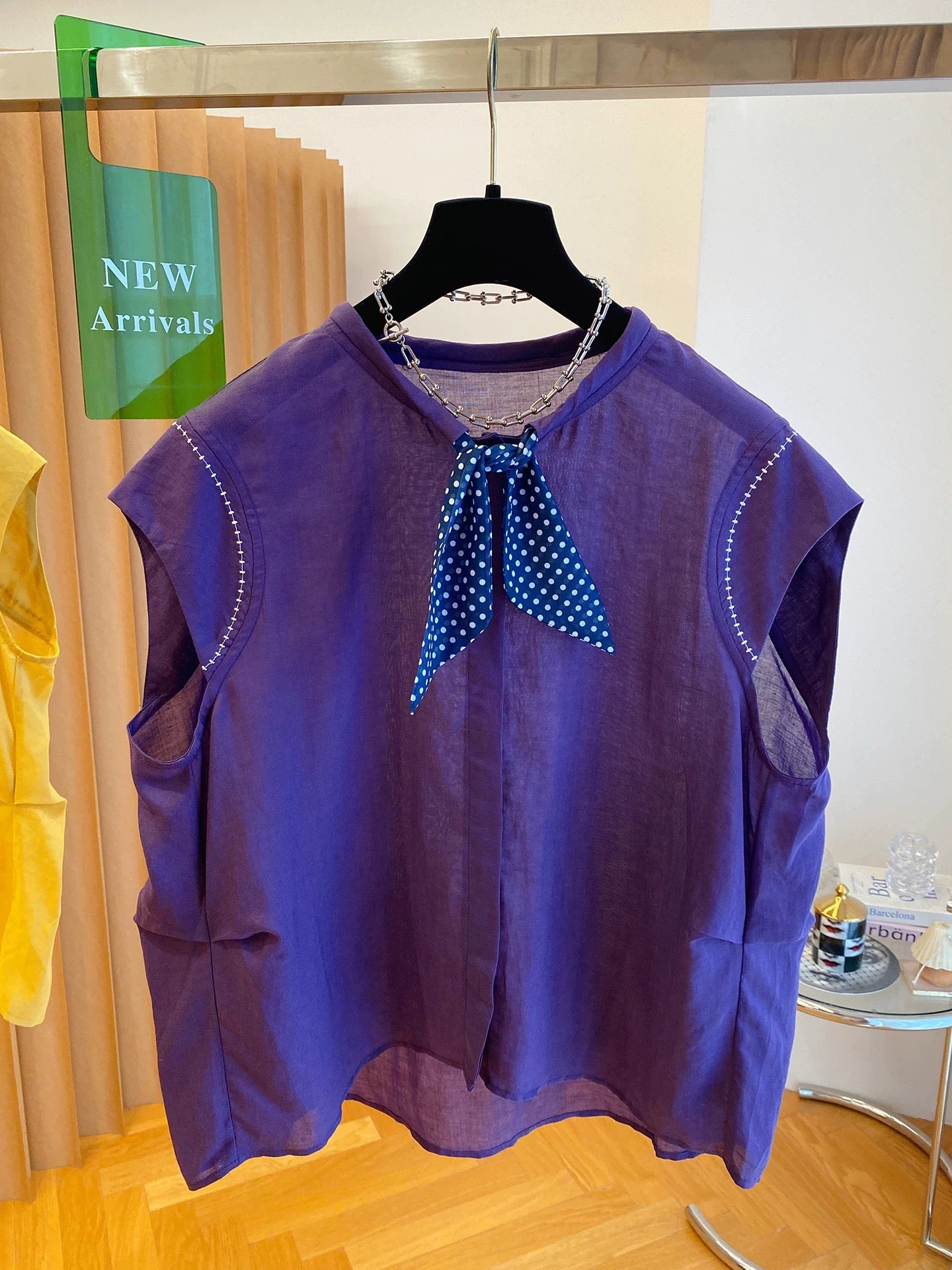 High-grade yellow ramie sleeveless top for women summer 2025 new style unique and beautiful with silk scarf small flying sleeve shirt