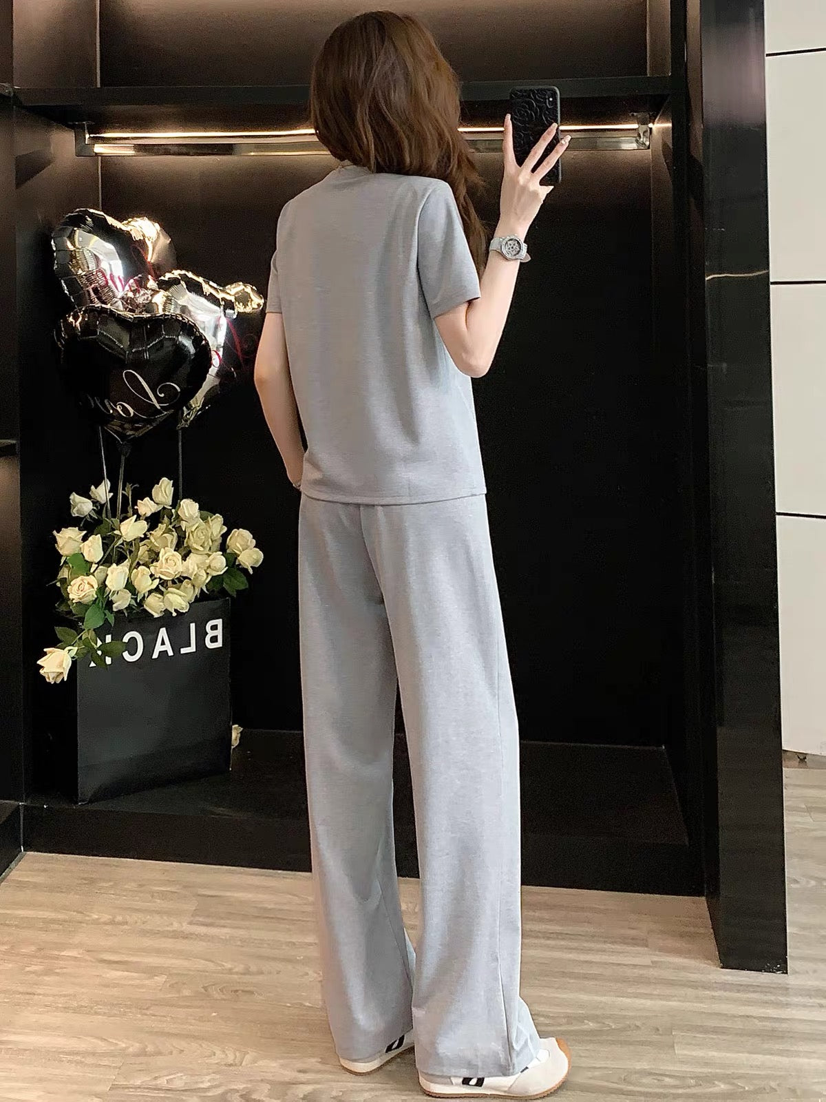 Women's minimalist casual summer two-piece set (2026 style): loose short-sleeve top and wide-leg pants—chic, stylish, youthful, and slimming.