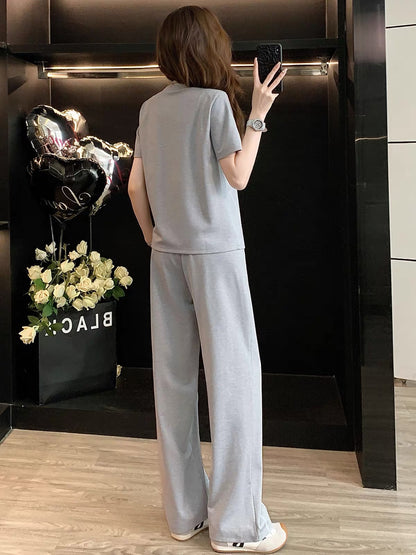 Women's minimalist casual summer two-piece set (2026 style): loose short-sleeve top and wide-leg pants—chic, stylish, youthful, and slimming.