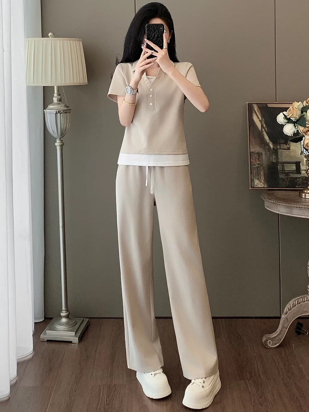 Ultra-chic European-style women's casual sportswear set for summer—a fashionable, youthful two-piece outfit featuring a "faux-layered" short-sleeve T-shirt and wide-leg trousers.