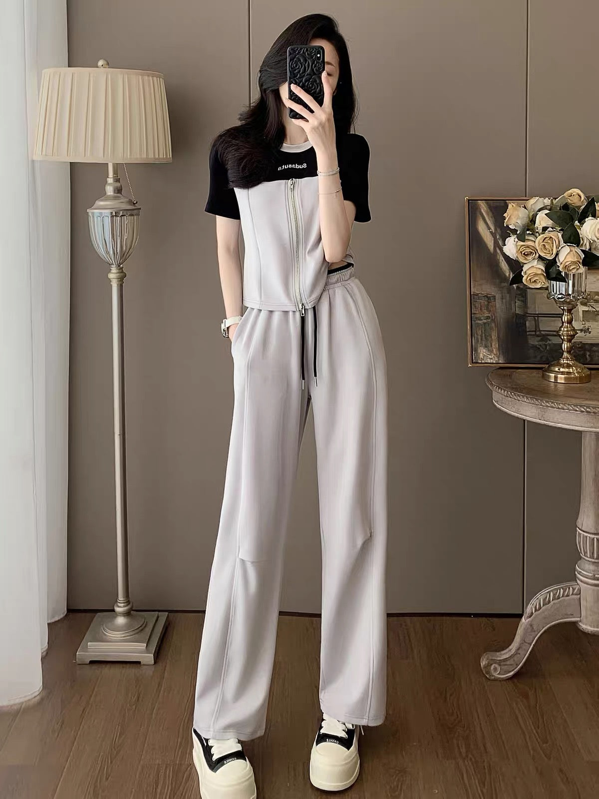 Women's Summer Color-Block Short-Sleeve & Wide-Leg Trouser Set – A Sophisticated, Slimming Two-Piece Outfit Blending Sporty and Commuter Styles for an Elevated Look.