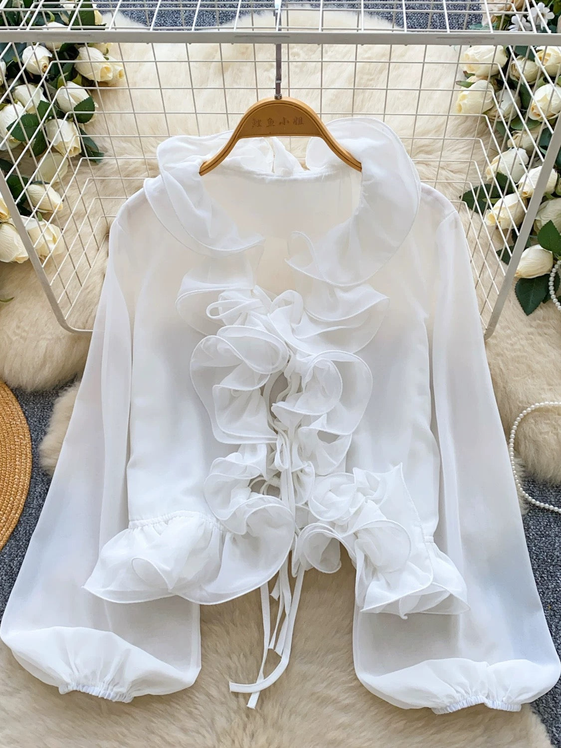 French-style gentle and elegant V-neck tie-up ruffle patchwork long-sleeved chiffon blouse for women, a chic and unique autumn top.