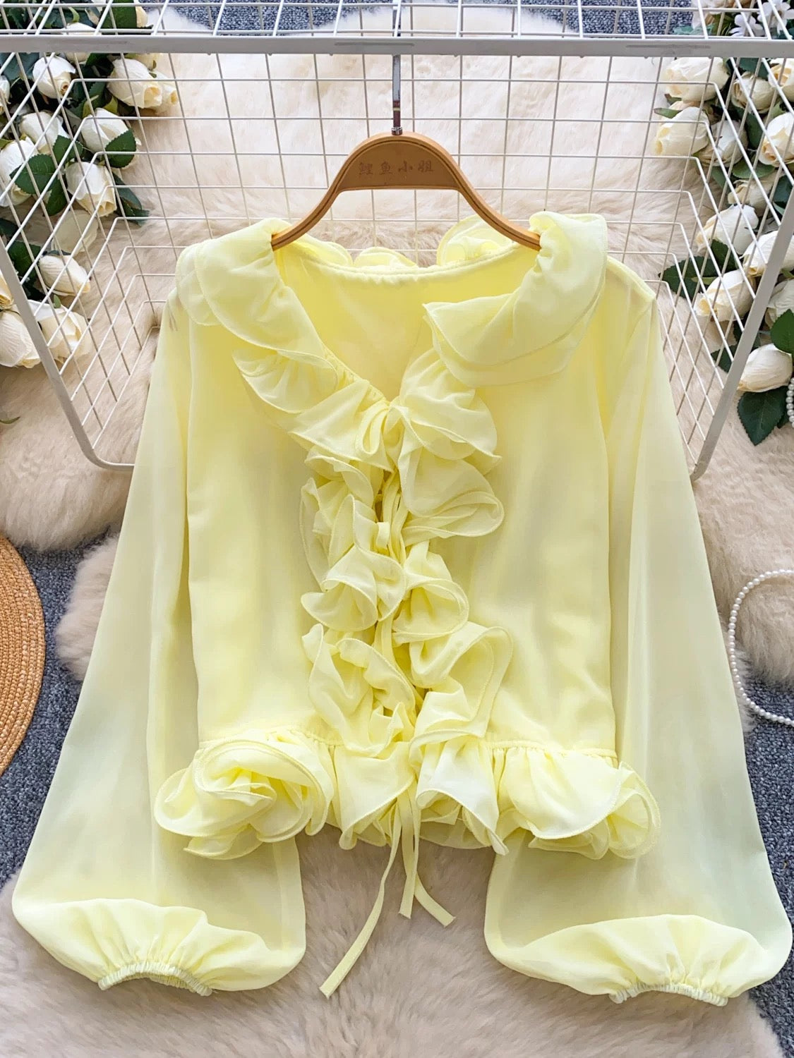 French-style gentle and elegant V-neck tie-up ruffle patchwork long-sleeved chiffon blouse for women, a chic and unique autumn top.