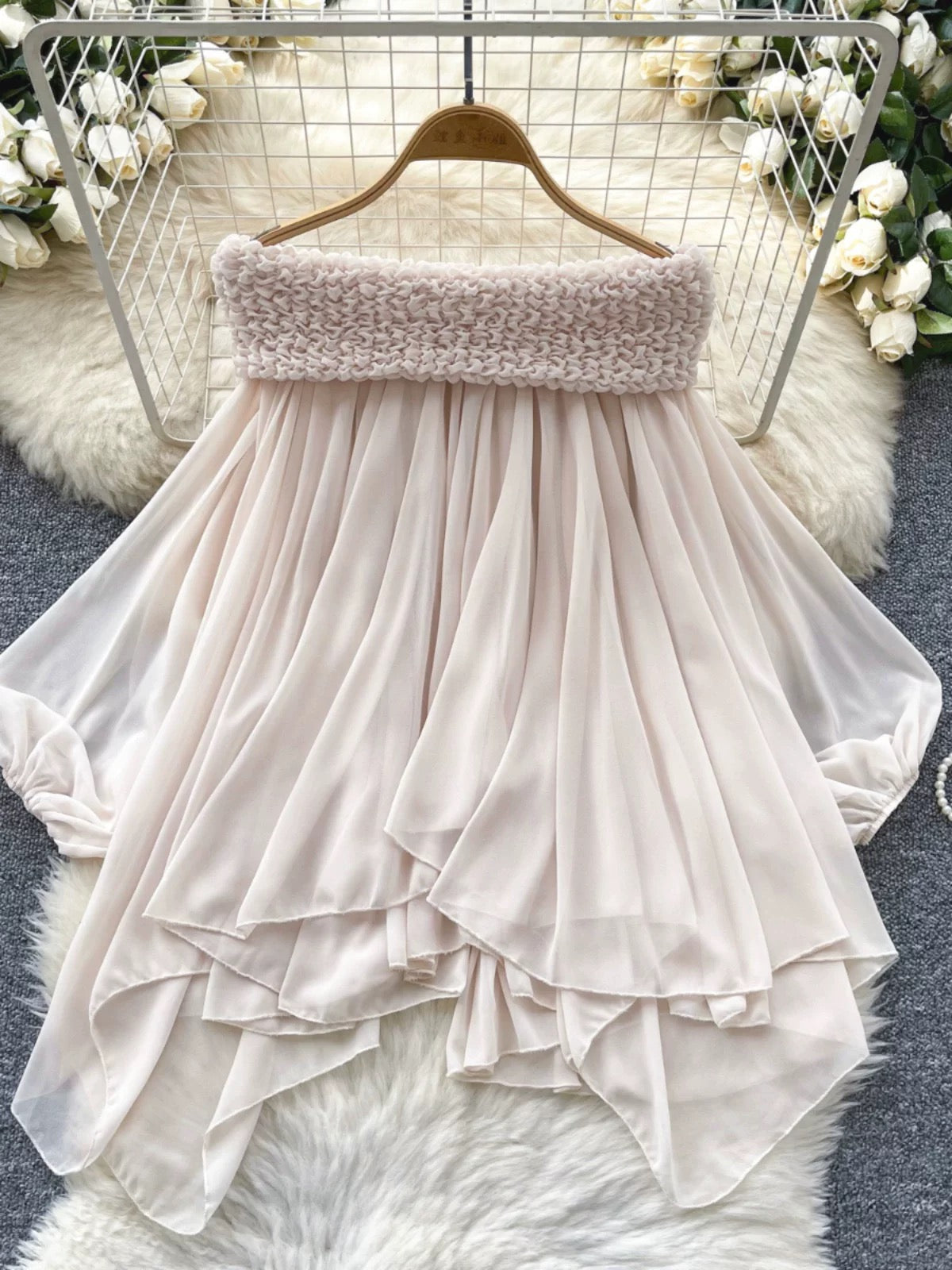 Elegant Fairy-like Top, 2024 Autumn French Style Off-Shoulder Lantern Sleeve Loose and Versatile Irregular Chiffon Blouse