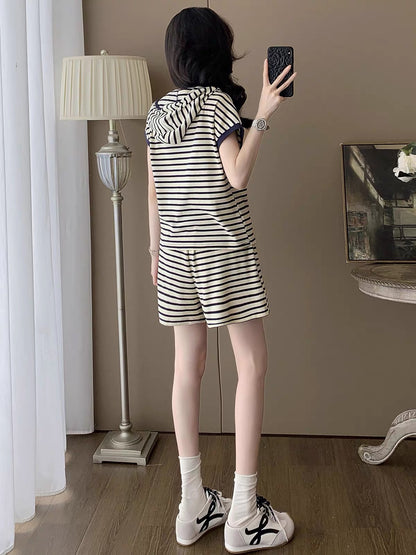 Women's Summer 2026 Striped Hooded Short-Sleeve & Shorts Two-Piece Set – Stylish, Youthful, Slimming Casual Sportswear Outfit