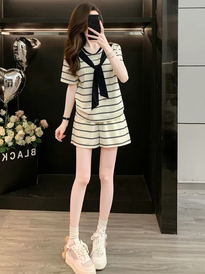 Women's Summer 2026 Striped Casual Sportswear Set – Stylish, Trendy, Loose-Fit Two-Piece Set (Short-Sleeved Top & Shorts) Designed to Flatter the Figure and Create a Youthful Look.