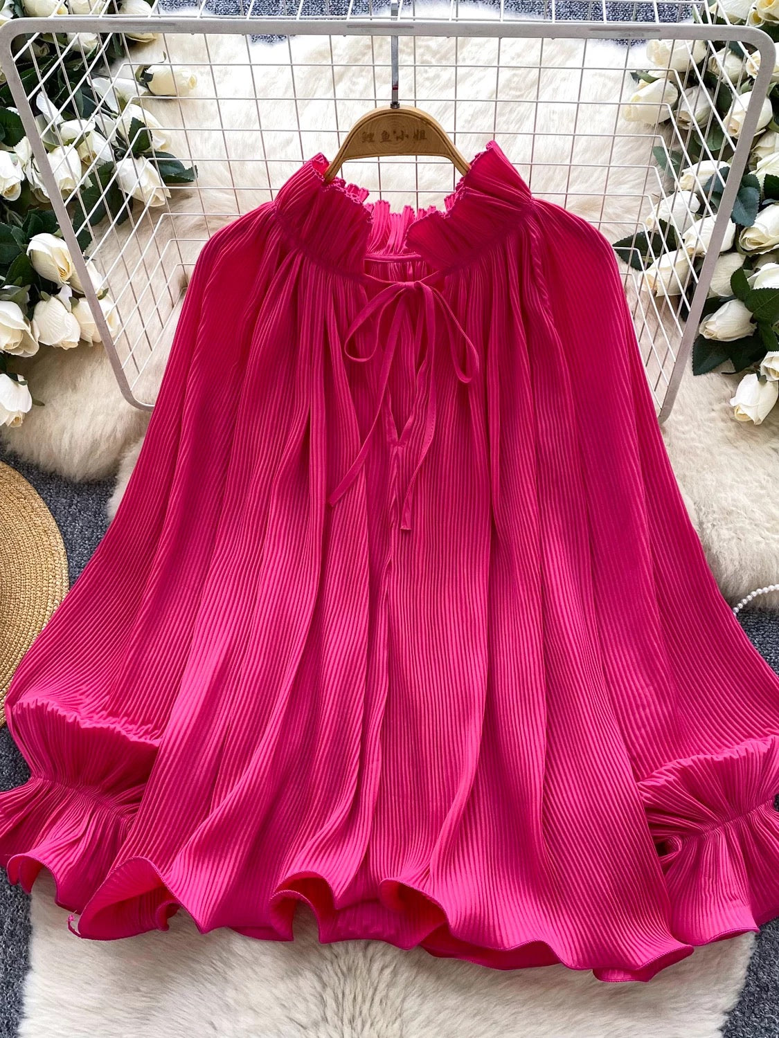Gentle and elegant flared sleeve pleated shirt for women, autumn 2025, French style, loose fit, slimming, casual ruffle top.