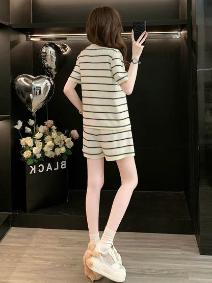 Women's Summer 2026 Striped Casual Sportswear Set – Stylish, Trendy, Loose-Fit Two-Piece Set (Short-Sleeved Top & Shorts) Designed to Flatter the Figure and Create a Youthful Look.