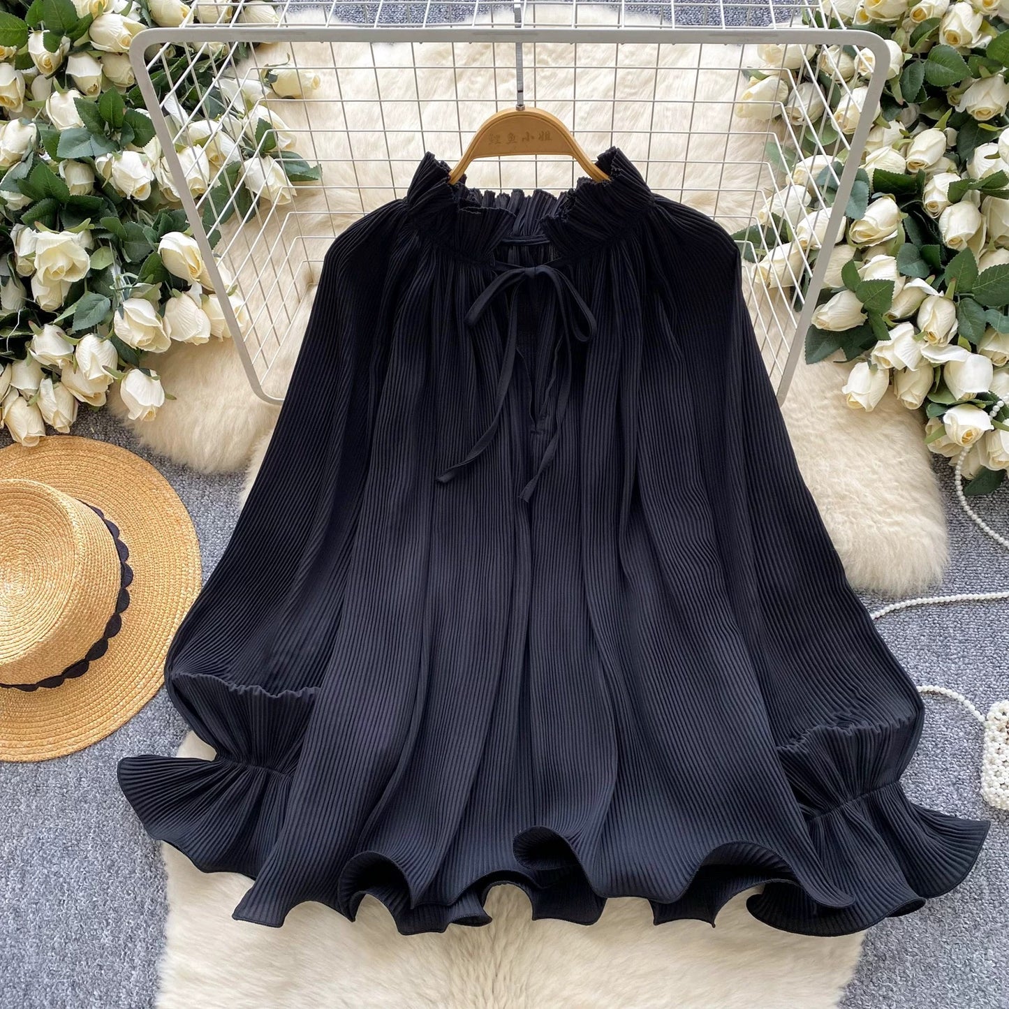 Gentle and elegant flared sleeve pleated shirt for women, autumn 2025, French style, loose fit, slimming, casual ruffle top.