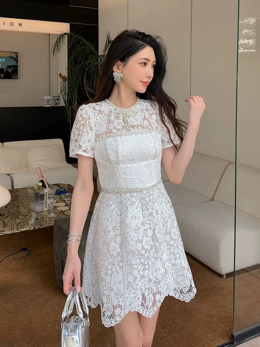 This year's most popular skirt, high-end, French fashion, white lace round neck, short-sleeved waist dress