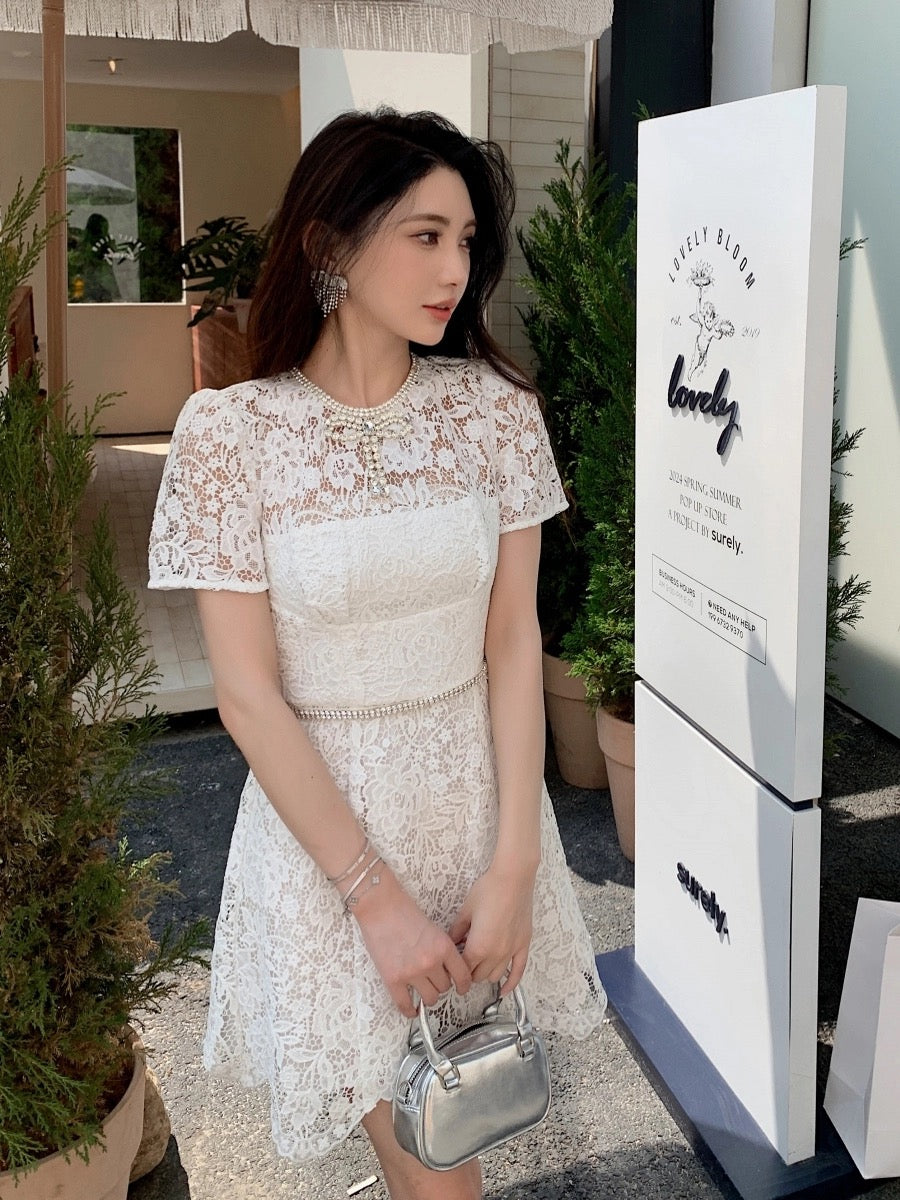 This year's most popular skirt, high-end, French fashion, white lace round neck, short-sleeved waist dress