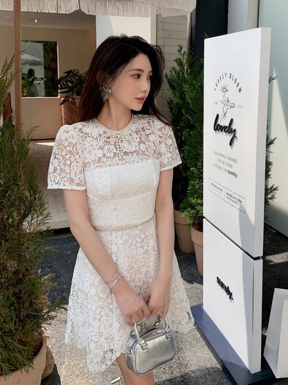 This year's most popular skirt, high-end, French fashion, white lace round neck, short-sleeved waist dress