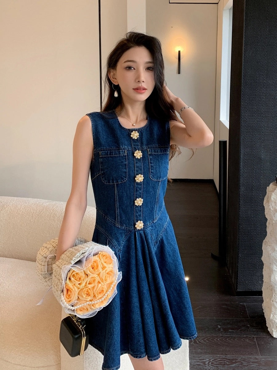 Celebrities' same style sleeveless vest denim skirt fashionable waist-cinching super good-looking dress 2024 new style women's summer