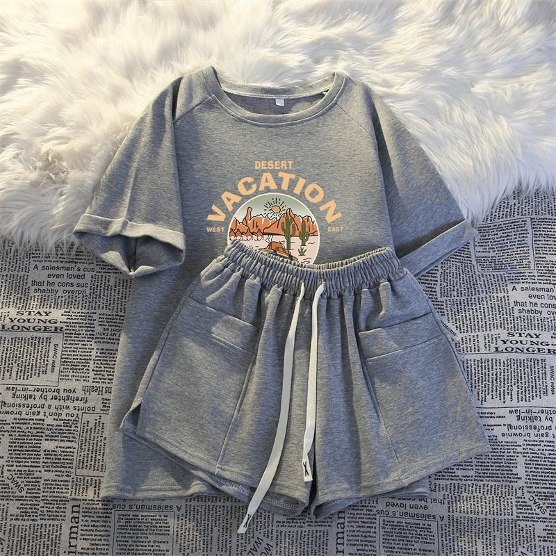 Fashionable and casual two-piece set for women, summer short-sleeved shorts, running loose, small students, tall sportswear suit