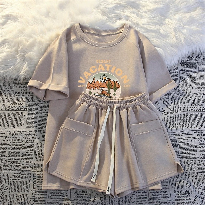 Fashionable and casual two-piece set for women, summer short-sleeved shorts, running loose, small students, tall sportswear suit