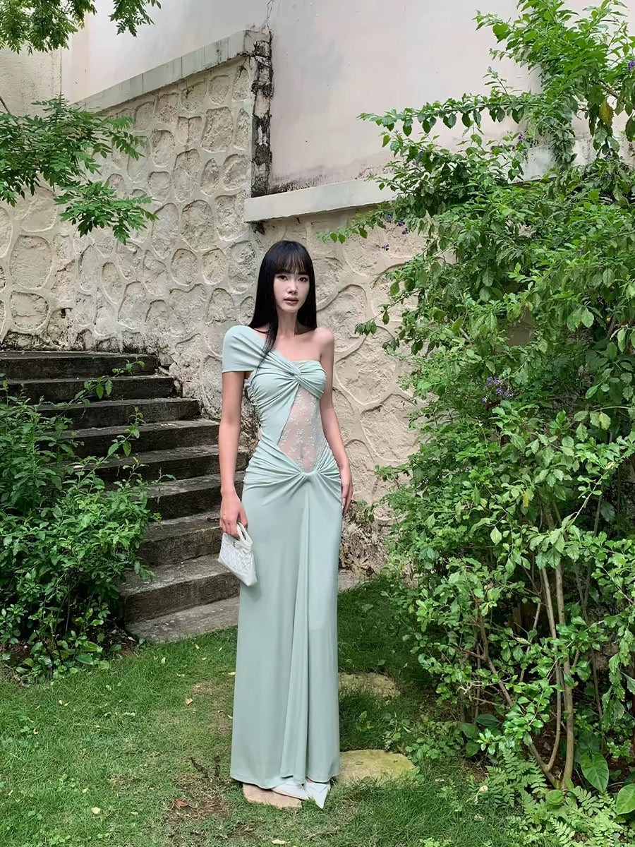 VENUIE Pea-green formal dress—stunning for beach vacation photos; a French-style maxi dress perfect for Sanya.