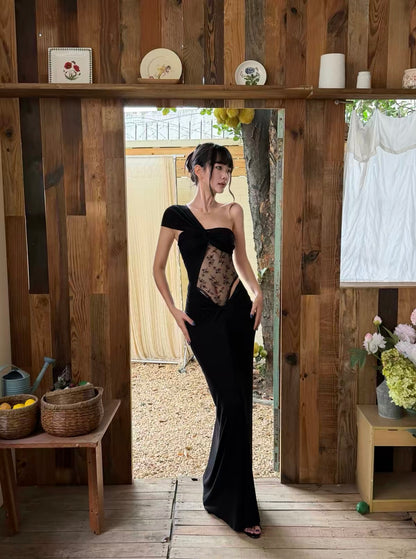 VENUIE Pea-green formal dress—stunning for beach vacation photos; a French-style maxi dress perfect for Sanya.
