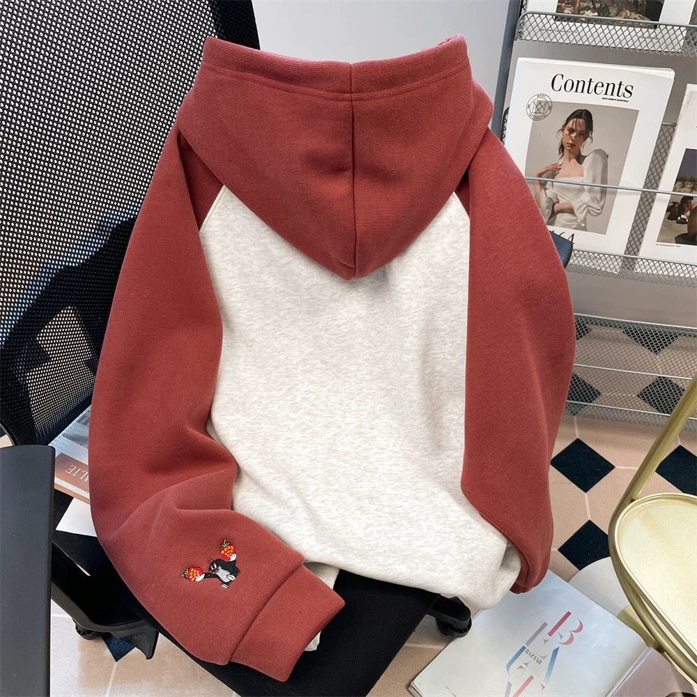 Super stylish heavy-duty cartoon embroidered hooded sweatshirt for men and women, autumn and winter, fleece-lined, retro American color-blocked raglan sleeve top