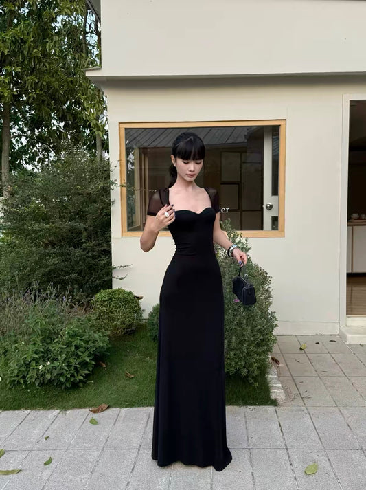 VENUIE Hepburn-style black fitted mermaid evening gown—an elegant, high-end long dress featuring a square neckline, perfect for birthdays.