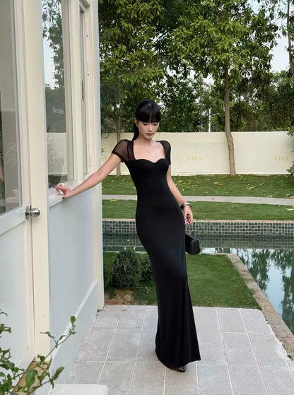 VENUIE Hepburn-style black fitted mermaid evening gown—an elegant, high-end long dress featuring a square neckline, perfect for birthdays.