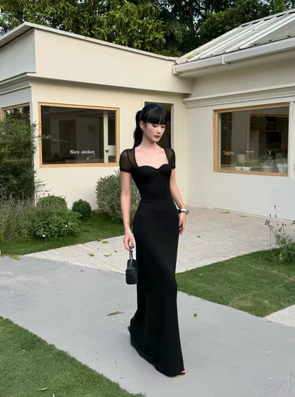 VENUIE Hepburn-style black fitted mermaid evening gown—an elegant, high-end long dress featuring a square neckline, perfect for birthdays.