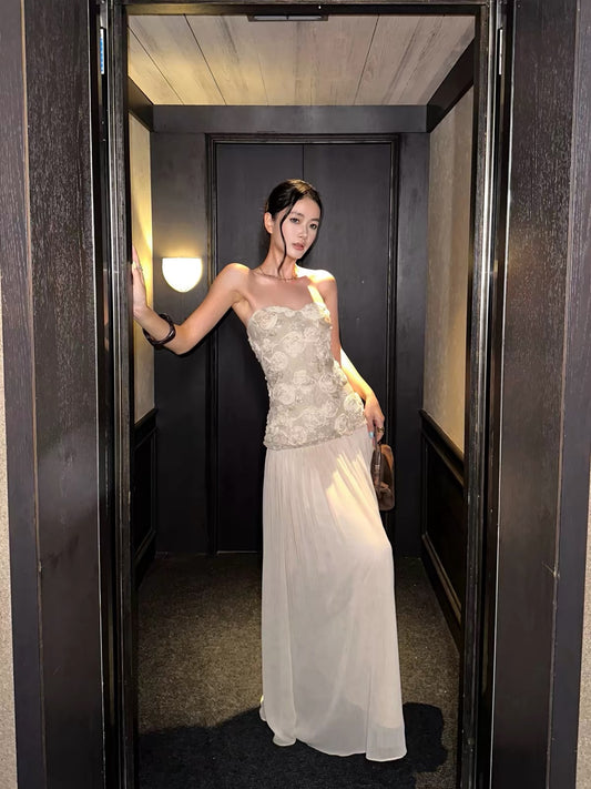VENUIE Milk-Tea Colored Strapless Vacation Dress – Elegant, Form-Fitting Maxi Dress Suitable for Birthdays, Coming-of-Age Ceremonies, or Semi-Formal Occasions.