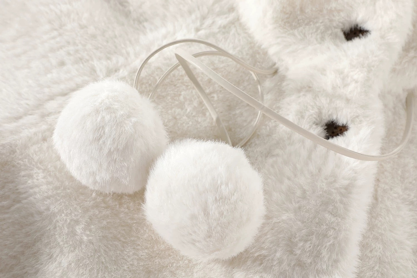 XinmonLee's popular winter new furry coat is a new style of women's loose and versatile design coat
