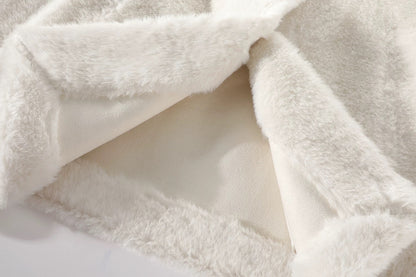XinmonLee's popular winter new furry coat is a new style of women's loose and versatile design coat