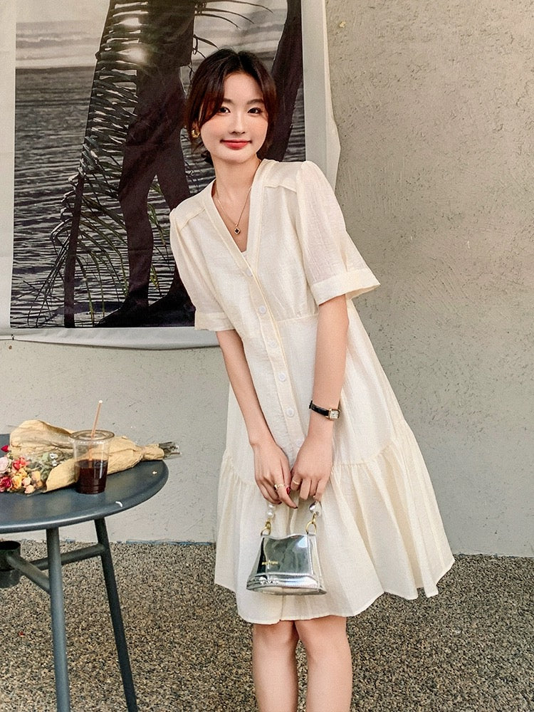 White dress for women summer 2024 new French style, gentle, beautiful, lazy and relaxed v-neck slimming skirt