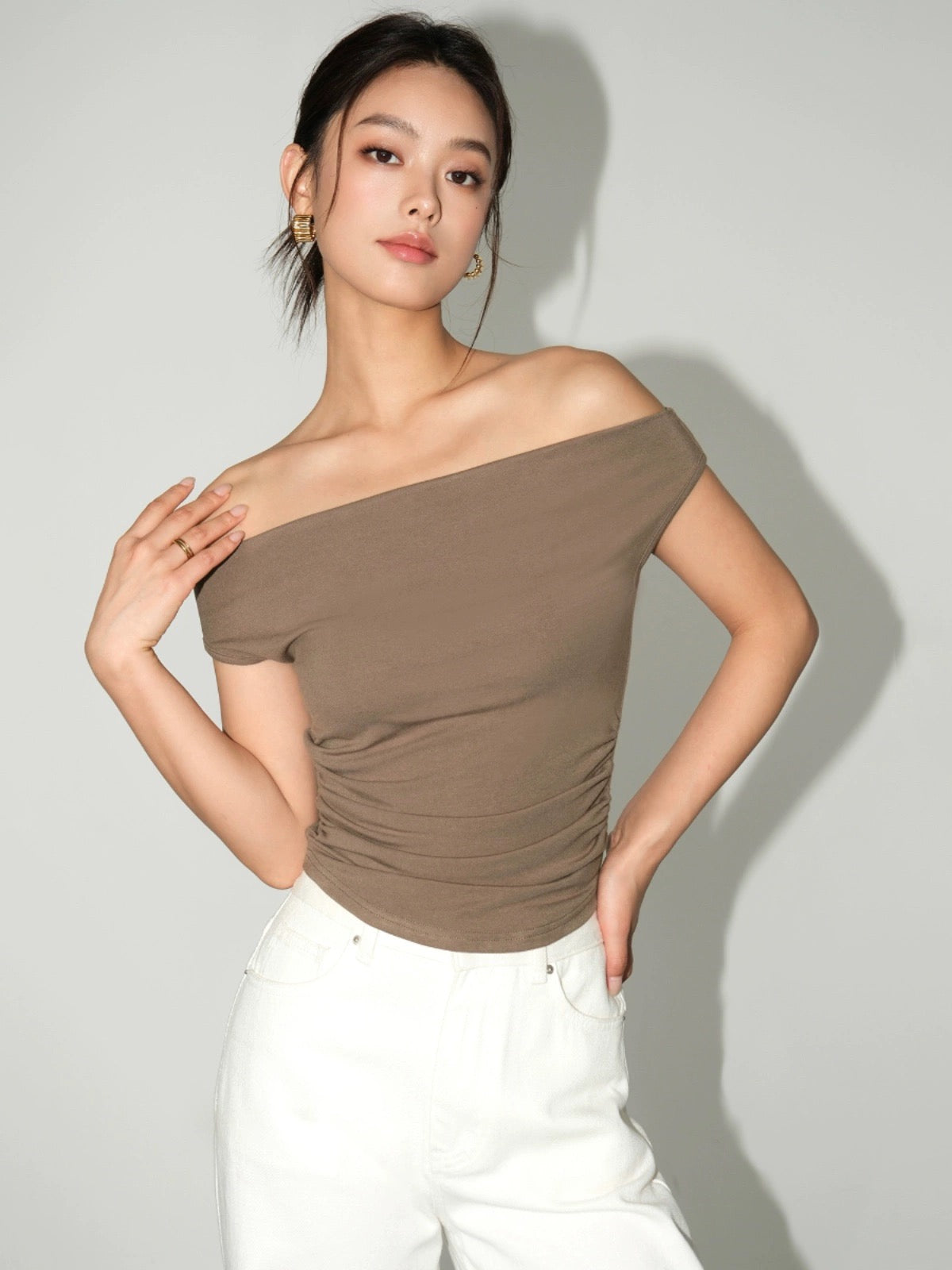 NEVA HU black one-shoulder top for women summer design short slim fit off-shoulder collarbone one-neck T-shirt