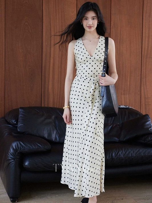 Eryang Design [Taoying] Classic retro white polka dot wide suspender v-neck top + waist-binding skirt