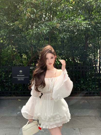 JAYKY YANG【Love Letter】White one-shoulder lace T-shirt with slightly transparent puff sleeves and a design top