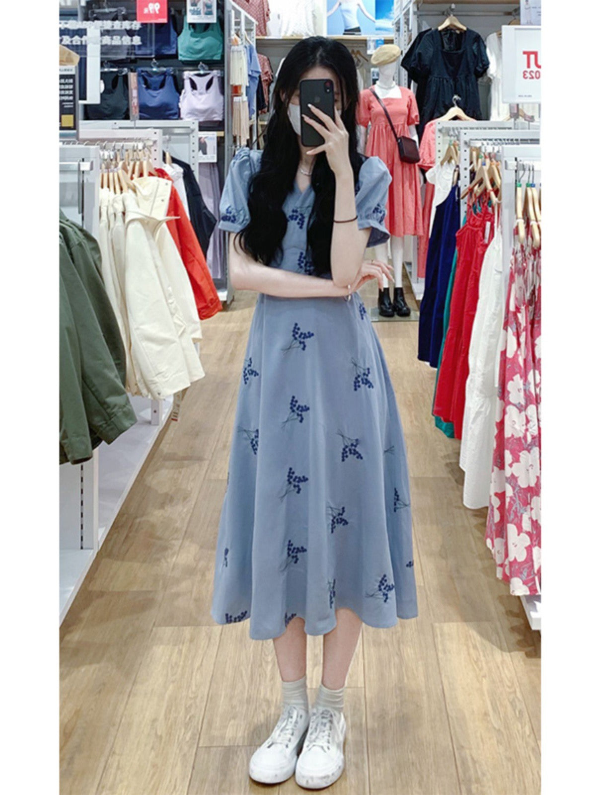 Tea break French V-neck floral dress is gentle and retro temperament long skirt with narrow waist and thin puff sleeves for summer