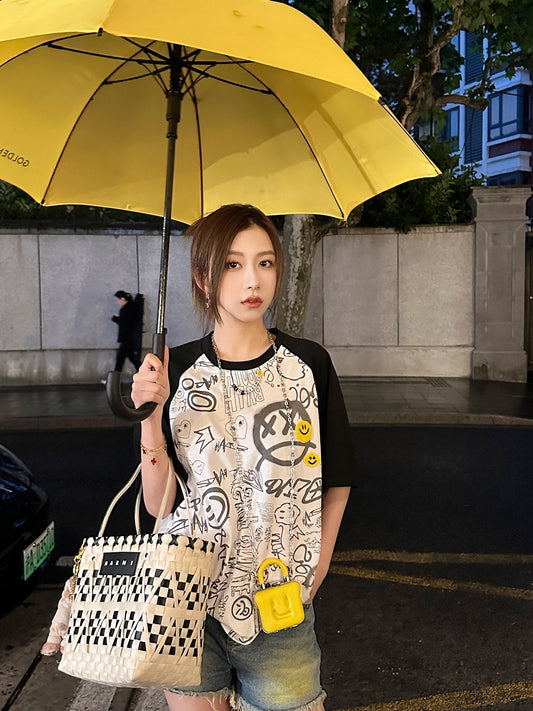 Thebestxue Korean fashion trendy black graffiti smiley raglan shoulder short-sleeved top 2023 new all-match t-shirt female