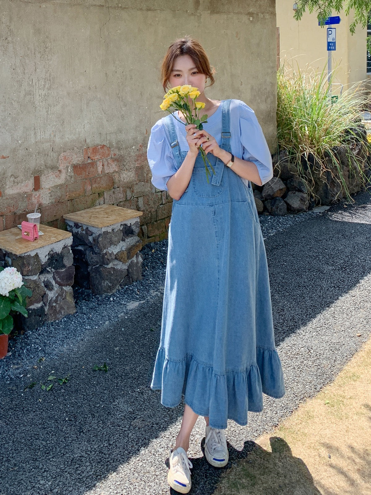 Denim suspender skirt female design sense niche dress summer 2023 new loose retro milk sweet milk long skirt