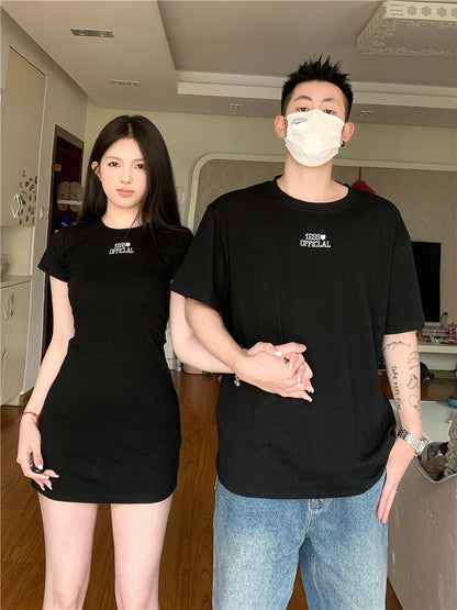 Niche design sense couple outfit summer 2023 Korean version short-sleeved T-shirt female dress French one skirt one clothes ins tide