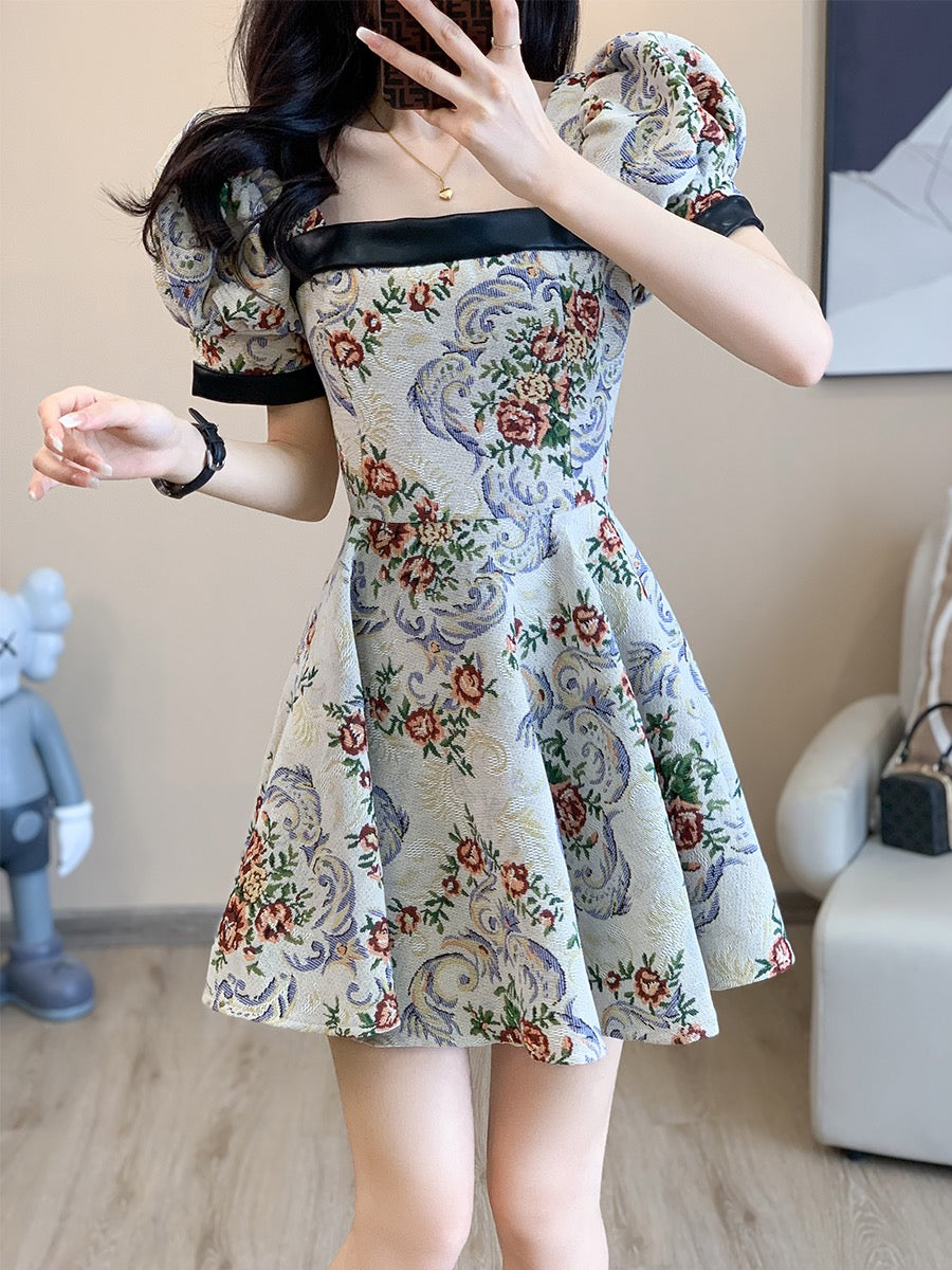 2023 summer new French-style small fragrance style high-end temperament temperament waist slimming square collar puff sleeve floral dress