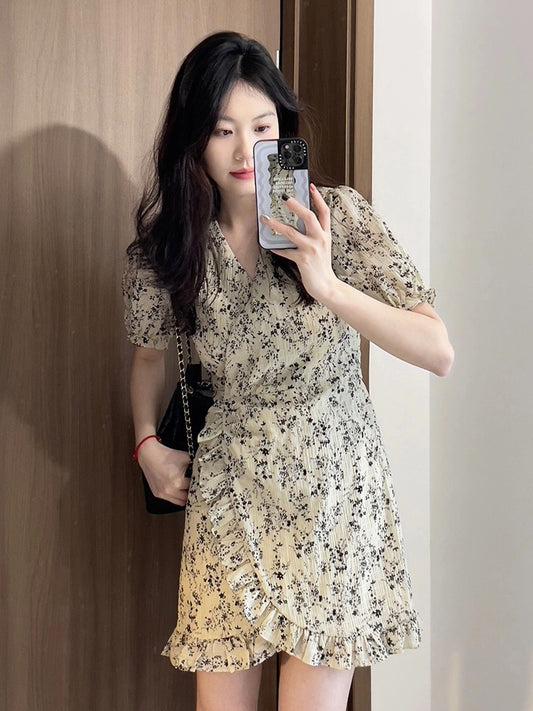 Temperament V-neck small person looks thin one-piece skirt waist floral French tea break dress summer female forest