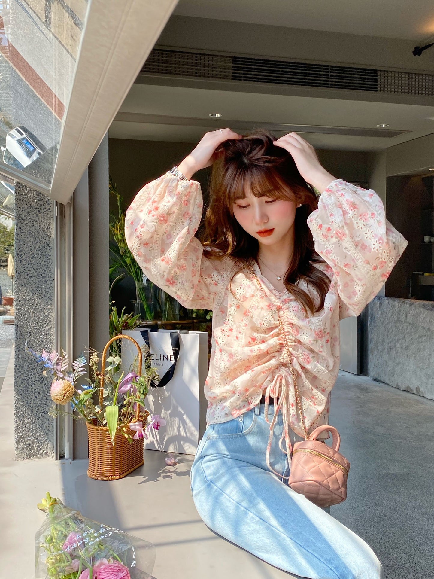 Berry likes you and likes a large custom-made pink embroidery floral shirt chic v-neck puff sleeve top female spring