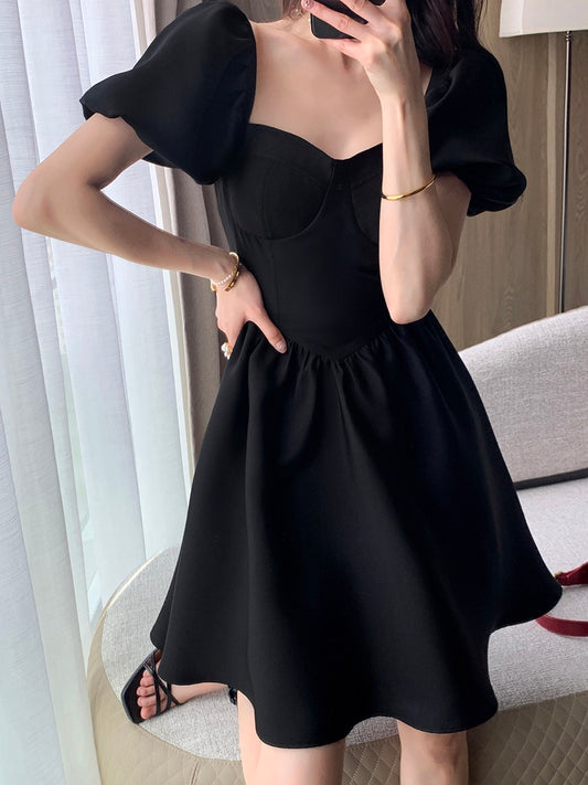 Guoge customized black dress female 2023 summer new waist slimming temperament Hepburn style square collar little black dress