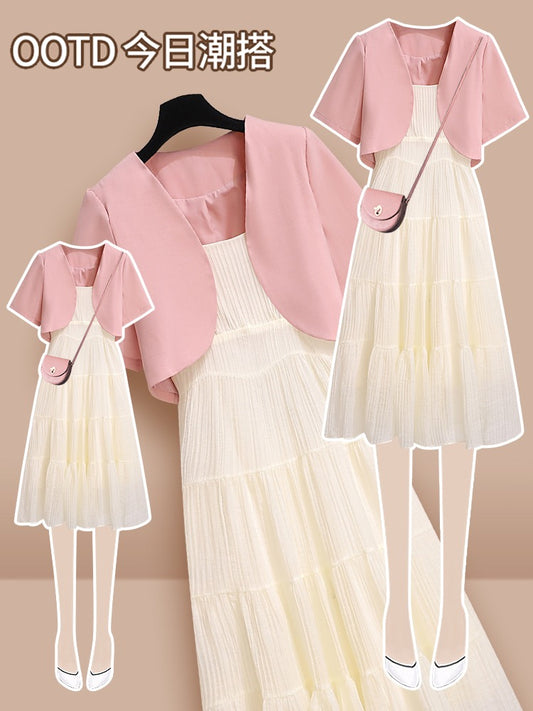 Suspender skirt dress women's summer 2023 new small tea style wear a complete set with age-reducing suit skirt
