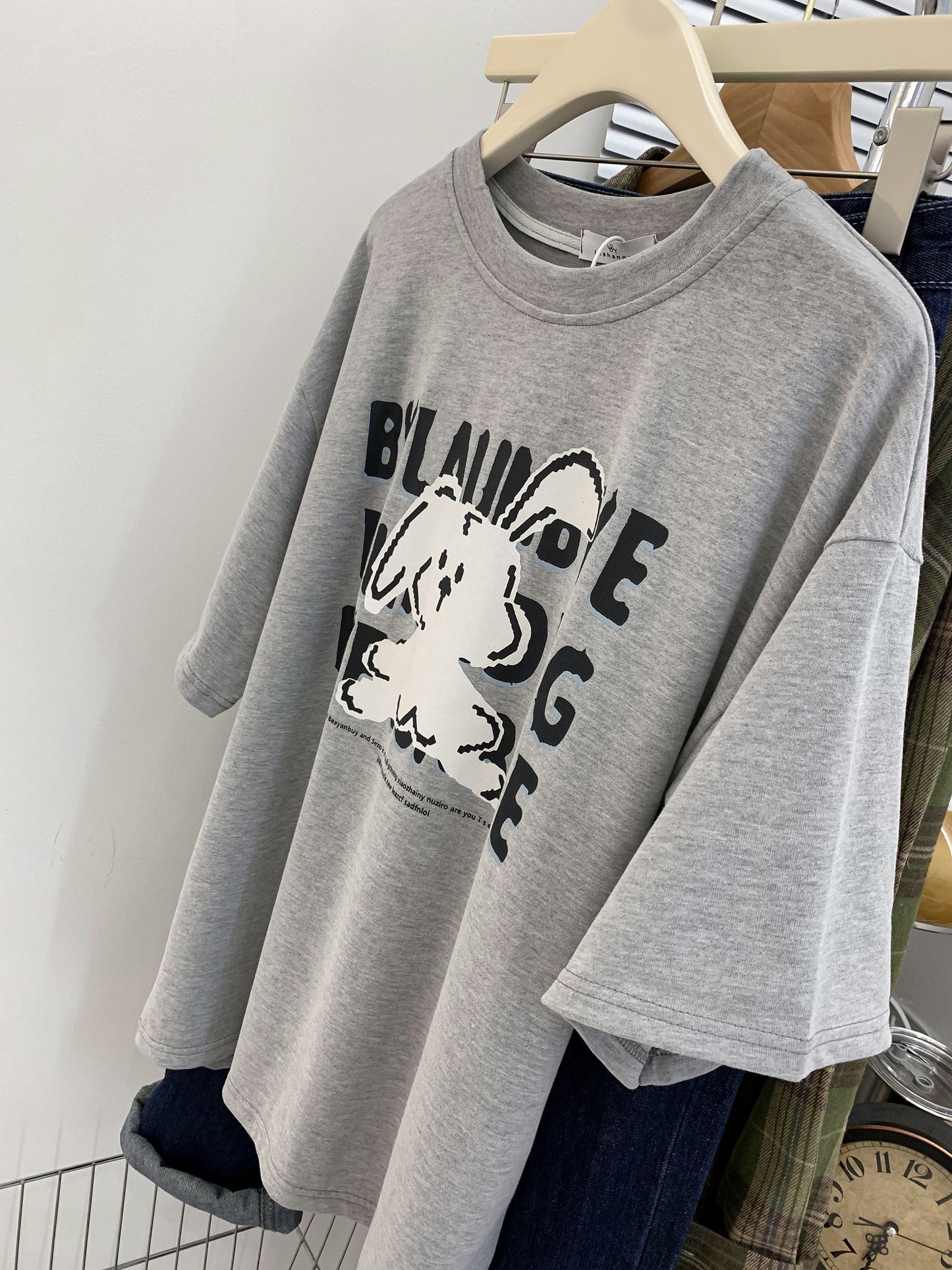 Gray front shoulder printed t-shirt female summer summer design sense niche loose T-shirt small chic short-sleeved top