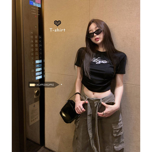 Sweet cool hot girl chic Hong Kong style short-sleeved T-shirt niche female summer black short section slim slim navel top tide