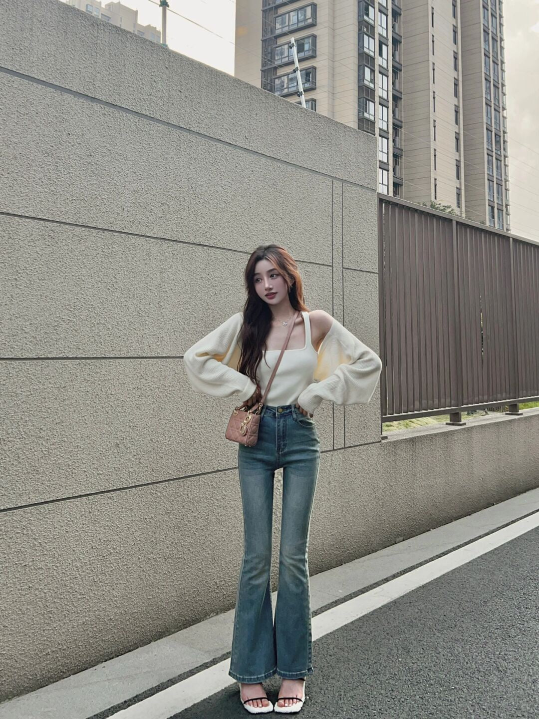Small retro high-waisted bootcut jeans 2023 new hot girl chic slim fit and thin all-match flared pants for women