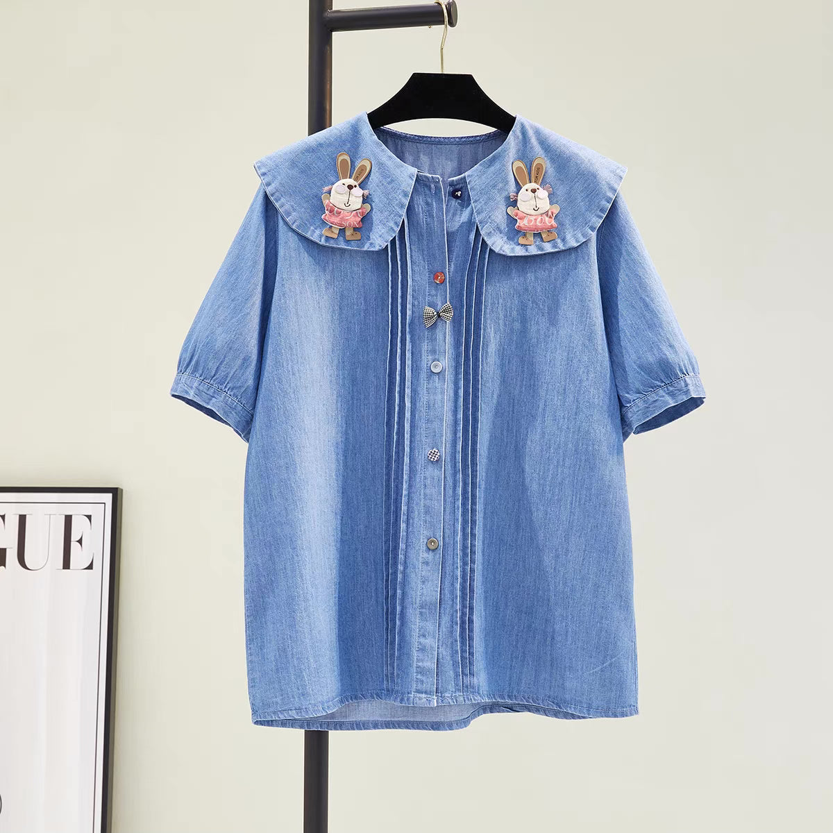 100 yuan, three pieces, take a picture, contact customer service to change the price, cartoon lapel short-sleeved denim doll shirt, small fresh shirt