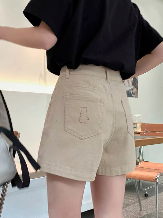 Loyal dog Xiaoba pear-shaped self-made gallery travel notes self-cultivation slim denim shorts small hot pants slim hot girl