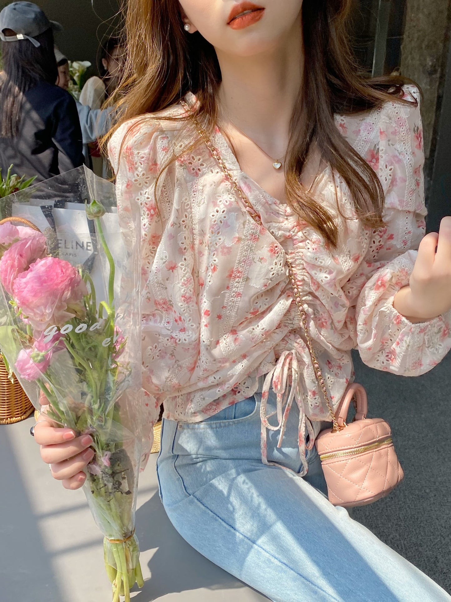Berry likes you and likes a large custom-made pink embroidery floral shirt chic v-neck puff sleeve top female spring